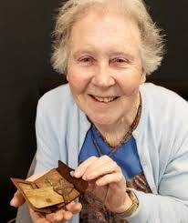 Wallet of WWII pilot returned to WA family