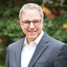 Kelly Straka's Instagram, Twitter & Facebook