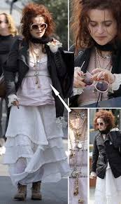 'i love dressing up and creating myself, as it were, according to the day and the mood.' photograph: Helena Bonham Carter Mit Rotem Wuschelkopf Und Ulkiger Kleidung Beim Shoppen In Miami Kleidung Outfit Ideen Outfit