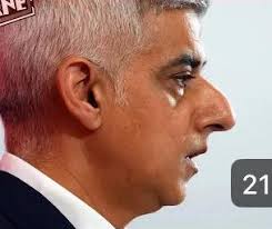 Is it growing? 👃🏻 well, he tells enough lies... i thought this was  photoshopped at first 🧐😳