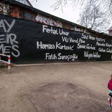 Bei der gedenkveranstaltung sind symbolisch und in erinnerung an jedes der neun opfer werde eine frei stehende und beleuchtete. Das Bundeskriminalamt Hat Klargestellt Dass Es Den Anschlag Von Hanau Eindeutig Fur Die Tat Eines Rassisten Halt Hanau