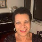 Gloria Warnick's Instagram, Twitter & Facebook