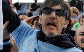 La storia di fabrizio piscitelli diabolik, il capo ultras della lazio assassinato per rivedere tutti i video del programma vai su . Inchiesta Diabolik I Cellulari Di Piscitelli Dopo Un Anno Cominciano A Parlare Il Tempo