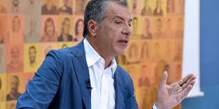 Θεοδωράκης αποφάσισε να διαβεί τον ρουβίκωνα της πολιτικής έστησε σε ραντεβού τον θοδωρή κυριακού για να μεταφέρει στον αντ1 την επιτυχημένη εκπομπή «πρωταγωνιστές». Stayros 8eodwrakhs Economistas Gr