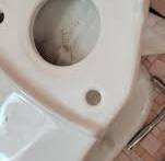Vedação de borracha e tampa de plástico sugadas para fora do ...