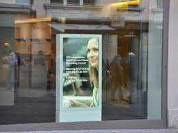 ecran sur mesure en vitrine ecran vitrine vitrine ecran affichage dynamique