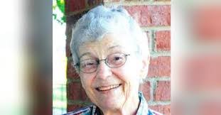 Rachel Niles's Instagram, Twitter & Facebook