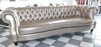 Sie sind zu erkennen an den geschwungenen armlehnen und der edlen punktsteppung. Designer Chesterfieldxxl Big Sofa 250cm Oder 300cm Top Qualitat Leder Silber Kupfer Polster Couch Bei Jv Mobel