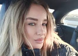Invitată la emisiunea lui dan capatos de la antena 1, tania a făcut dezvăluiri în acest sens, mărturisind că binecunoscutul cântec nu a fost compus pentru ea. Cum AratÄƒ Tania Budi DupÄƒ Ce A FÄƒcut Prima OperaÈ›ie EsteticÄƒ La 53 De Ani Fosta IubitÄƒ A Lui Dan Bittman Este De Invidiat Impact