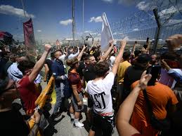 After meetings with the ownership, i immediately understood their ambitions for roma. Serie A News Habemous Papam Tifosi Feiern Mourinho
