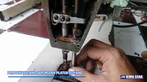 Meski tergolong jadul, mesin jahit ini sebenarnya justru memiliki sejumlah keunggulan tersendiri, yakni: Cara Memperbaiki Tiang Jarum Dan Platuk Mesin Jahit Goyang Youtube