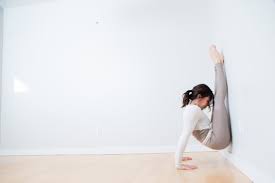 Offering a unique breed of yoga practice with classes for beginners to advanced practicioners as well as regular seminars and intensive workshops. Susan Bishop Handstand Coach Yoga Teacher