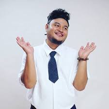 Lương minh trang là ca sĩ trẻ với nhiều bản hit như: Diá»…n Vien Vinh Rau Va Minh Trang Ly Hon Giáº£i Tri