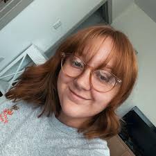 What are some caffeine-free drink options at 7brew?