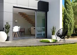 La Baie Coulissante 3 Rails K Line Des Profils Fins Et Epures Baie Vitree Galandage Baie Coulissante Baie Vitree