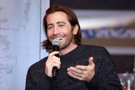 Guys like jared leto, jake gyllenhaal, and harry styles have all pulled it off—here's how you can, too. Jake Gyllenhaal Joins The Sourdough Cult