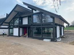 Ein modernes holzskeletthaus punktet vor allem durch holz, das ein purer natürlicher baustoff ist concentus moderne fachwerkhäuser seit 1991 mehr über: Modernes Fachwerkhaus Bauen Kaufen Preise 2020