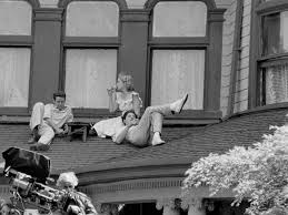 1982 Oscar-Winning Drama's Child Costar Brings Iconic Onscreen Mom to Tears 44 Years Later