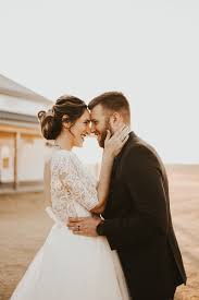 Wedding Bride And Groom Intimate Photos Bride And Groom Portraits Barn Wedding Wedding Dres Wedding Details Photography Groom Portrait Wedding Photos