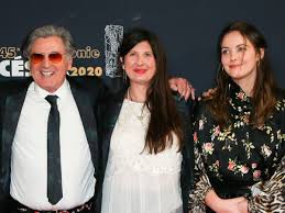 En 1984, daniel auteuil tombe sous le charme d'emmanuelle béart sur le tournage de l'amour en douce. Daniel Auteuil Ce Touchant Et Tendre Message Laisse Par Son Ex Emmanuelle Beart Femme Actuelle Le Mag