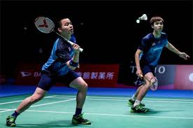 Aaron has an interesting and deadly serve that seems to die after it crosses the net, making it hard for the receiver to attack. Aaron Chia Soh Wooi Yik Ong Yew Sin Teo Ee Yi Enter Sea Games Quarters Badmintonplanet Com