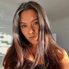 Jane Lester's Instagram, Twitter & Facebook