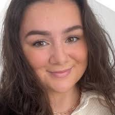 Elinor Jones's Instagram, Twitter & Facebook