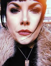 Laura Woods Mezzo Soprano Biography