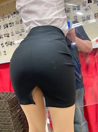 究極のタイトスカート尻エロ画像62枚～思わず触れたくなる誘惑満載な魅惑的パツパツ着衣尻 | エロ画像ぱんちらちゃんねる