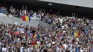 Simona halep prezintă trofeul de la wimbledon, pe arena națională: Foto Simona Vrei SÄ Fii SoÅ£ia Mea Un Fan De Pe Arena NaÅ£ionalÄ Nu S A Putut AbÅ£ine Si A Cerut O Pe Halep De NevastÄ