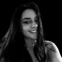 Juliana Bateman's Instagram, Twitter & Facebook