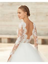 Se l'abito lungo rievoca subito la tradizione statunitense, i vestiti rosa eleganti dalla lunghezza corta o midi si collocano in un panorama più tipicamente europeo. Niher Abito Da Sposa Rosa Clara Couture Collezione 2021