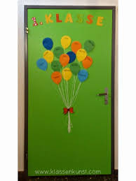 Turdekoration Ballons Klassenkunst Und Wir Fliegen In Richtung 2 Klasse R In 2020 Klassentur Dekorationen Klassenzimmer Gestalten Grundschule Klasse Dekoration