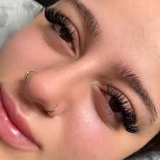 Flirty Lash & Body Sculpting