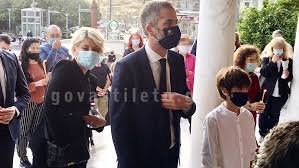 Jun 02, 2021 · με ανάρτησή του στο facebook, ο κώστας μπακογιάννης αναφέρεται στη συμπλήρωση 50 ετών από το έπος του γουέμπλεϊ, όπου ο παναθηναϊκός αντιμετώπισε τον άγιαξ στον τελικό του κυπέλλου πρωταθλητριών. Sia Kosiwnh Kwstas Mpakogiannhs Sthn Akoloy8ia Toy Epitafioy Me Ta Paidia Toys Goba Stileto