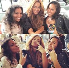 A few years ago, the above pic hit the internet and sent the 'net into a tailspin. Beyonce With Her Cousins Pregrammysbrunch Beyonce Mrs Carter Beyonce Knowles
