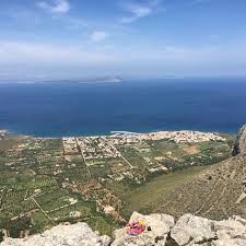 It has an outdoor swimming pool, gardens and terraces. Bec De Farrutx Vistas De La Bahia De Alcudia Kanaren Reisen Mallorca