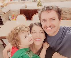.fernanda vallejos, llegó a estar contratada en tres dependencias del estado al mismo tiempo. Fernanda Vallejos On Twitter Feliz Navidad Y Que Reine El Amor