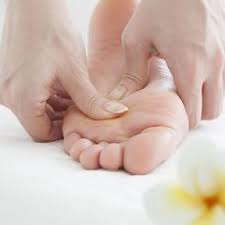 Un Massage Des Pieds Remedes Naturels Contre La Toux Massage Pieds Contre La Toux Remede Naturel Toux