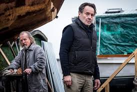 Szenen wie die, in der buster seine hand verliert oder gob versucht ein komplettes schiff als zaubertrick verschwinden zu lassen, sind zum schreien komisch. So Weit Das Meer Kritik Zum Film Tittelbach Tv