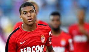 Quand deschamps stoppe un moment chaud entre mbappé et hernandez. As Monaco Kylian Mbappe Will Den Verein Verlassen