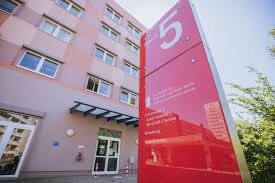 It was founded in east germany in 1945 and continued publication after reunification. Ersties Einschreibung Studium Hwr Berlin