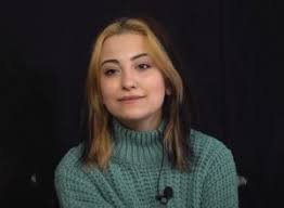 Küçüklüğünden beri istemiş olduğu sunuculuk mesleğini gerçekten de severek yaptığını düşündüğümüz güzel sunucu buse yıldırım kimdir, kaç yaşında, boyu kaçtır? Buse Korkmaz Kimdir Hayati Nereli Kac Yasinda Boy Kilo