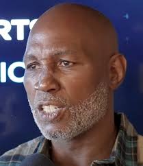 🤔 Lennox Lewis says he would've KO'd Usyk: “I don't think he would've  lasted against me, because I throw mean uppercuts in there and I noticed he  gets caught with uppercuts. So