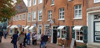 Das landhaus liegt in einer ruhigen ferienhaussiedlung am ortsrand von greetsiel und ist mit viel. Greetsiel Das Kleine Amsterdam In Ostfriesland Steemit
