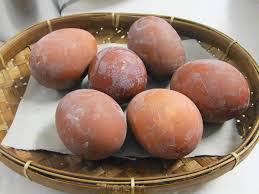 Telur pitan sendiri merupakan telur ayam atau bebek yang difermentasi selama beberapa waktu sampai berwarna. Telur Pindang Wikipedia