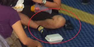 Get in touch with nurul izzah (@izzah12) — 456 answers, 781 likes. Pompuan Cina Pakai Seluar Pendek Dalam Surau Tahniah Nurul Izzah Mpp Online