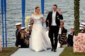 We did not find results for: Ausladender Rock Und Viel Spitze Prinzessin Madeleines Blutenweisses Brautkleid Des Italienischen Star Designers Valentino War Ein Echter Madchentraum Die Vier Meter Lange Schleppe Wurde Durch Einen Noch Langeren Schleier Getoppt Ubrigens Nicht