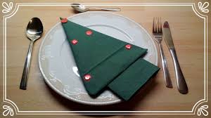 Ob papierservietten bei feiertagen wie ostern und weihnachten oder. Servietten Falten Weihnachtsbaum Tischdeko Servietten Falten