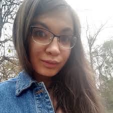 Laura Reeve's Instagram, Twitter & Facebook